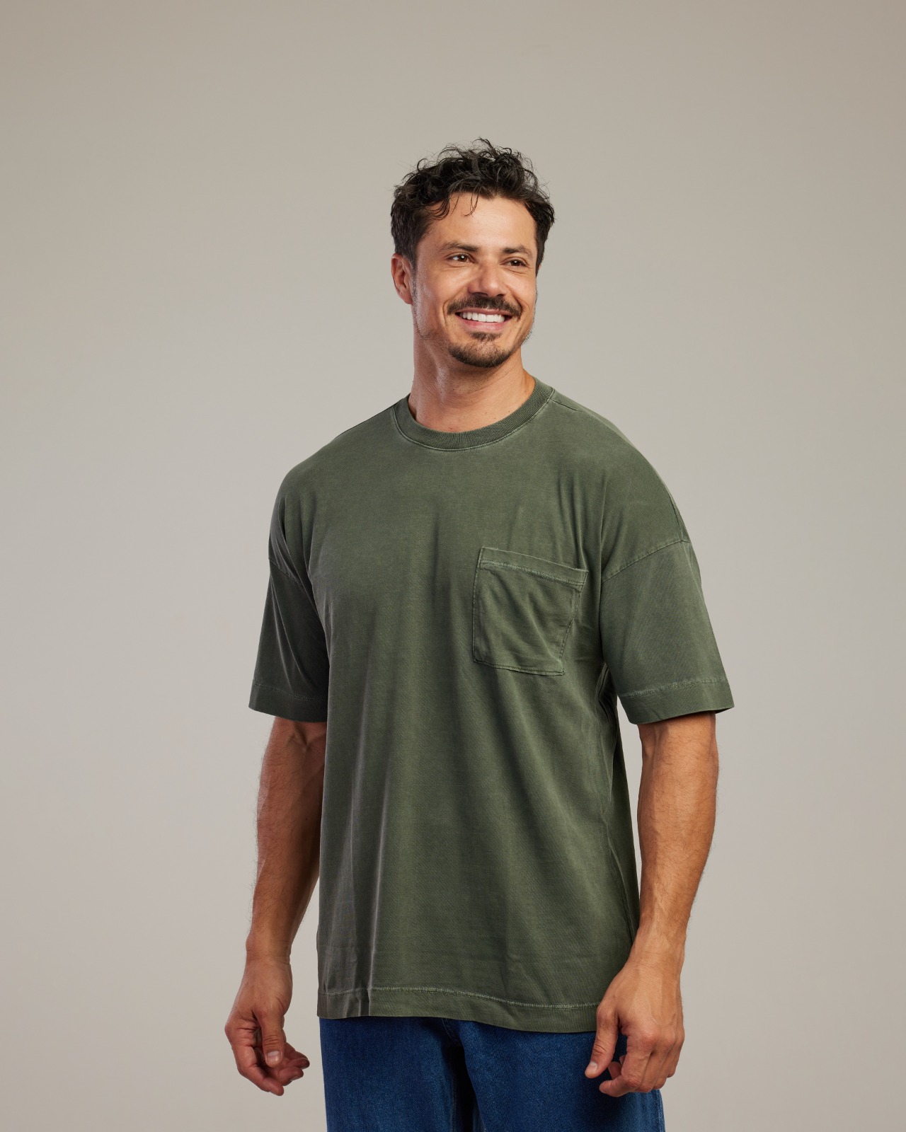 Camiseta Oversized Estonada com Bolso — Lunfe Studio — foto 2