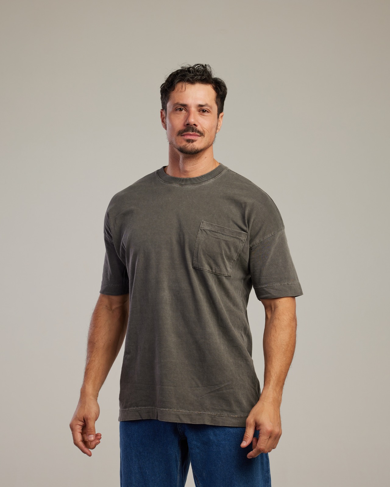 Camiseta Oversized Estonada com Bolso — Lunfe Studio — foto 6