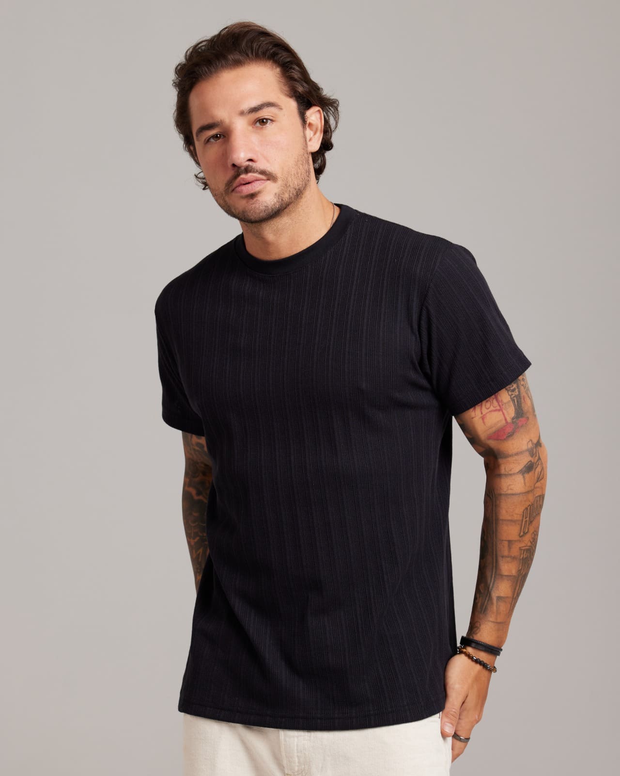 Camiseta Plissé Texture Preto — Lunfe Studio — foto 4