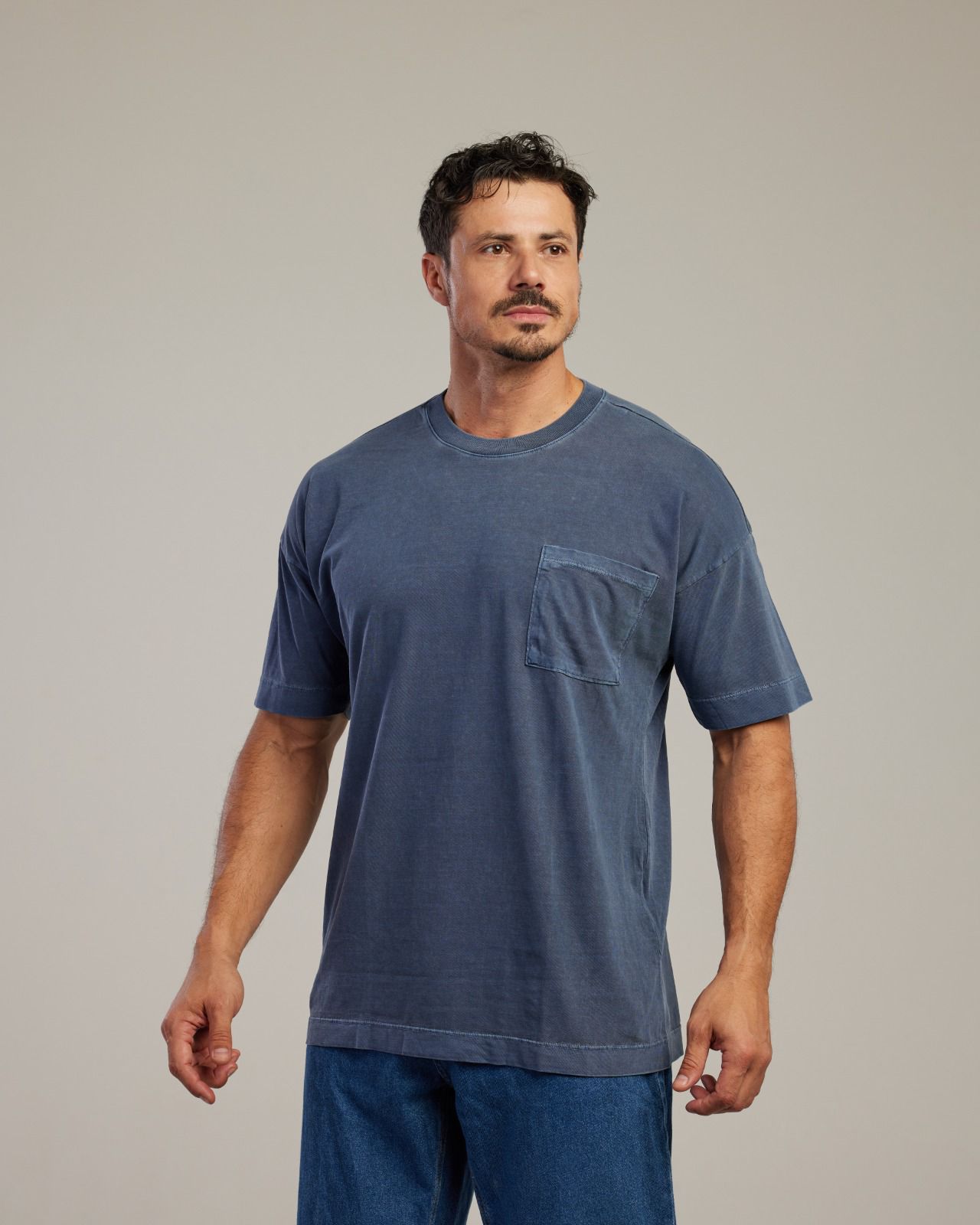 Camiseta Oversized Estonada com Bolso Azul — Lunfe Studio — foto 3