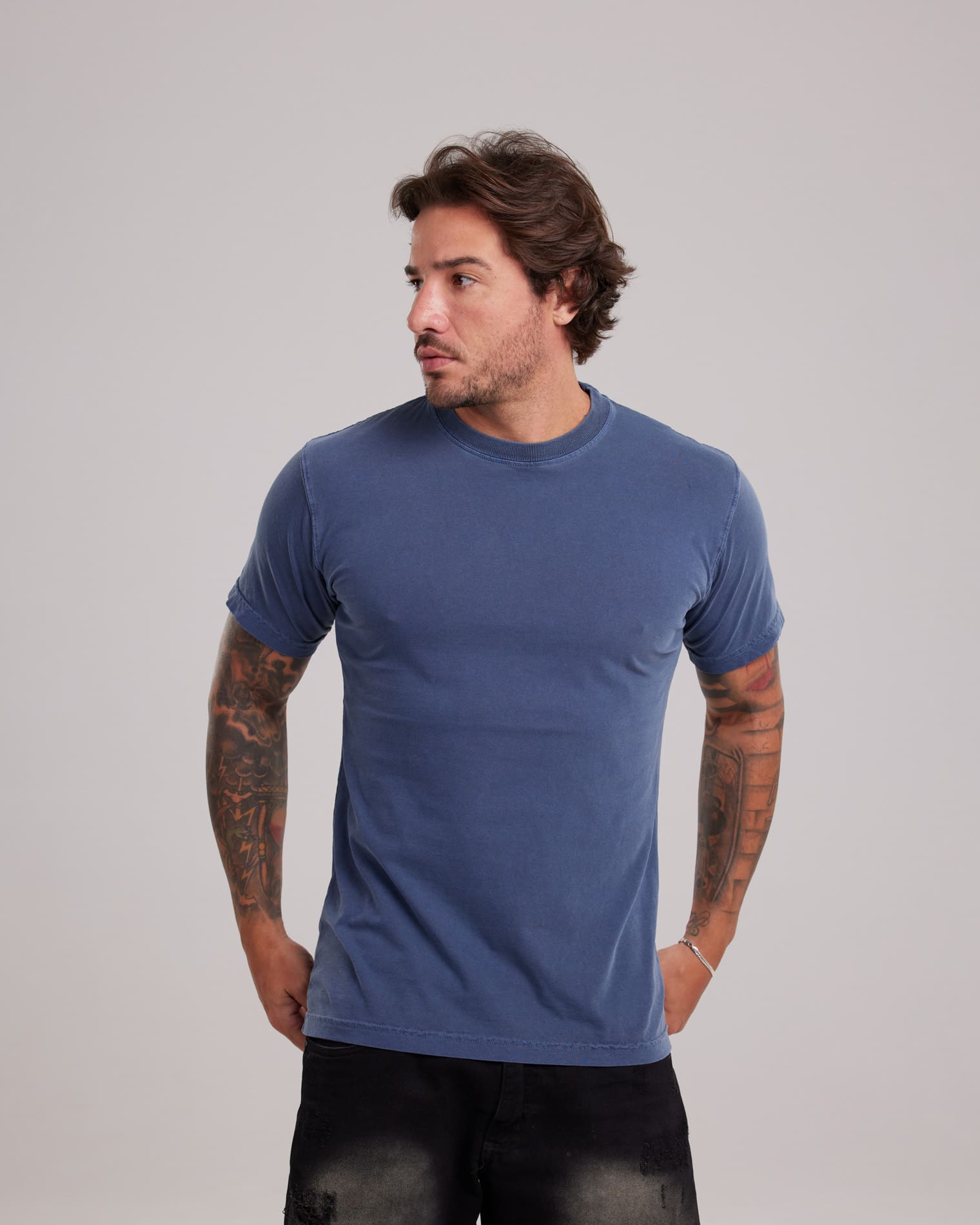 Camiseta Estonada Cores Vibrantes Azul Marinho — Lunfe Studio — foto 5