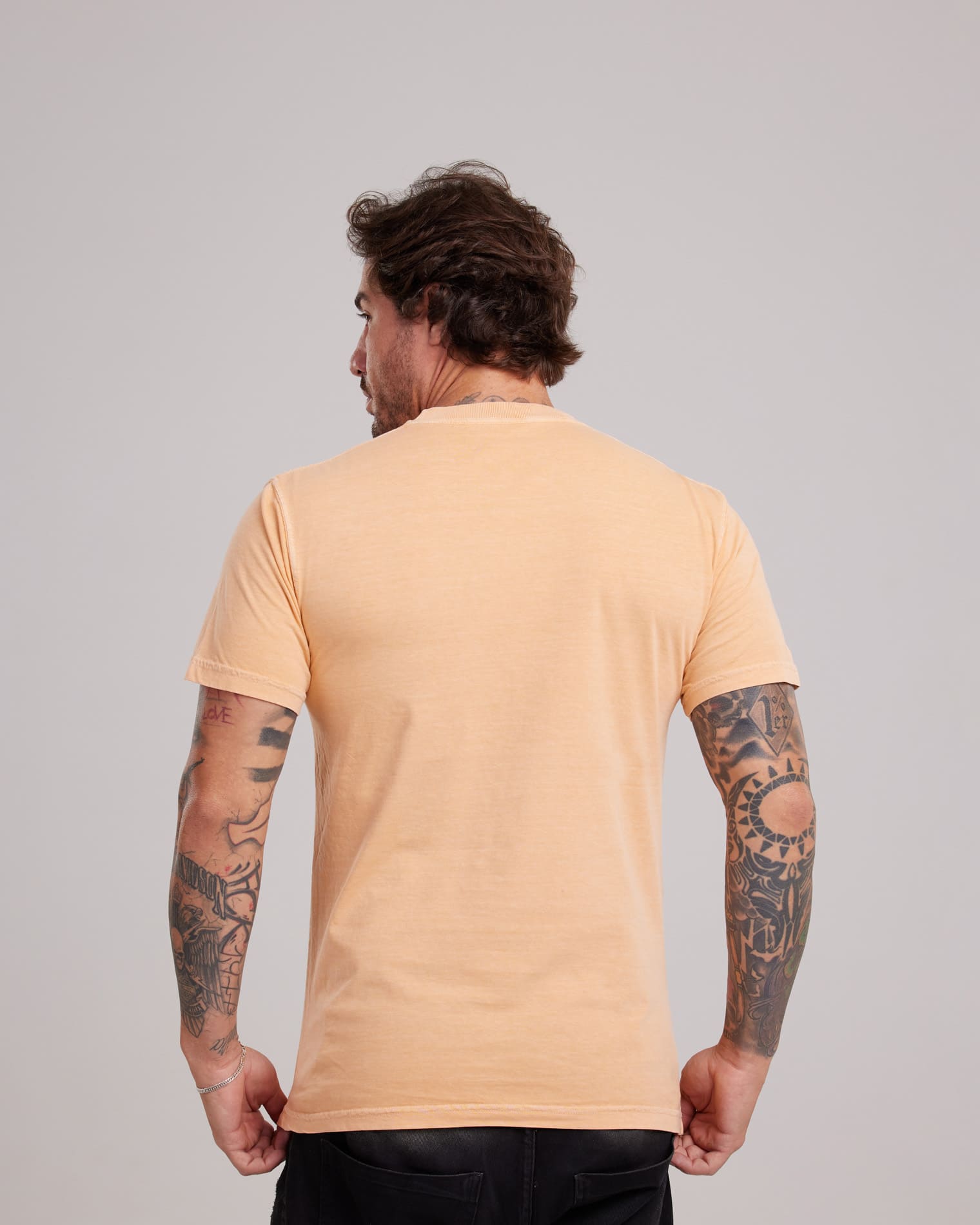 Camiseta Estonada Stone Wash Clássica Laranja Claro — Lunfe Studio — foto 3