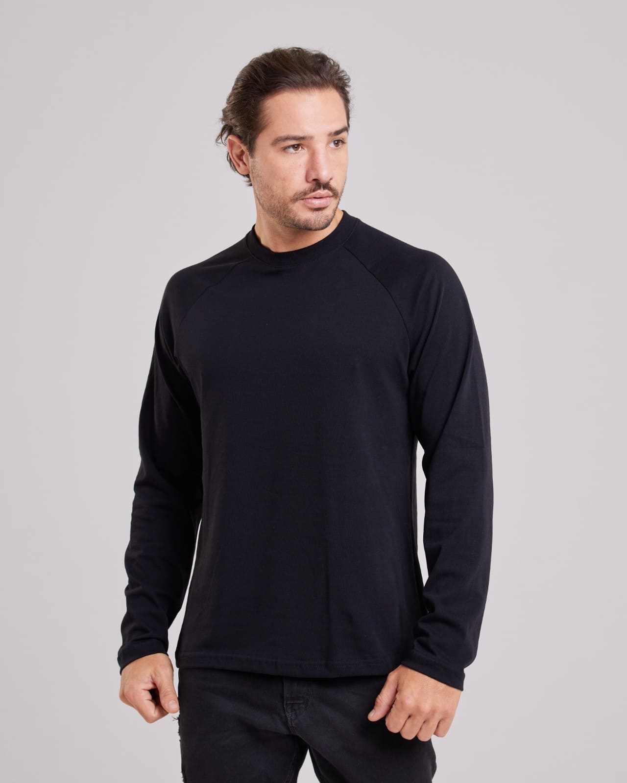 Blusa Raglan Manga Longa Preto — Lunfe Studio — foto 3